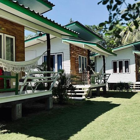 สวนมะพร้าว เกาะกูด รีสอร์ต  Hotel Ko Kut ภายนอก รูปภาพ