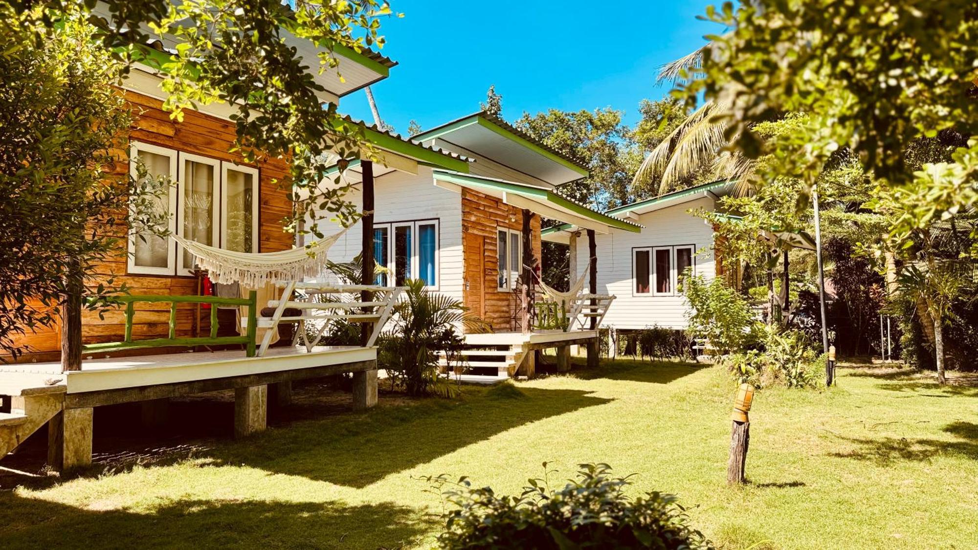 สวนมะพร้าว เกาะกูด รีสอร์ต  Hotel Ko Kut ภายนอก รูปภาพ